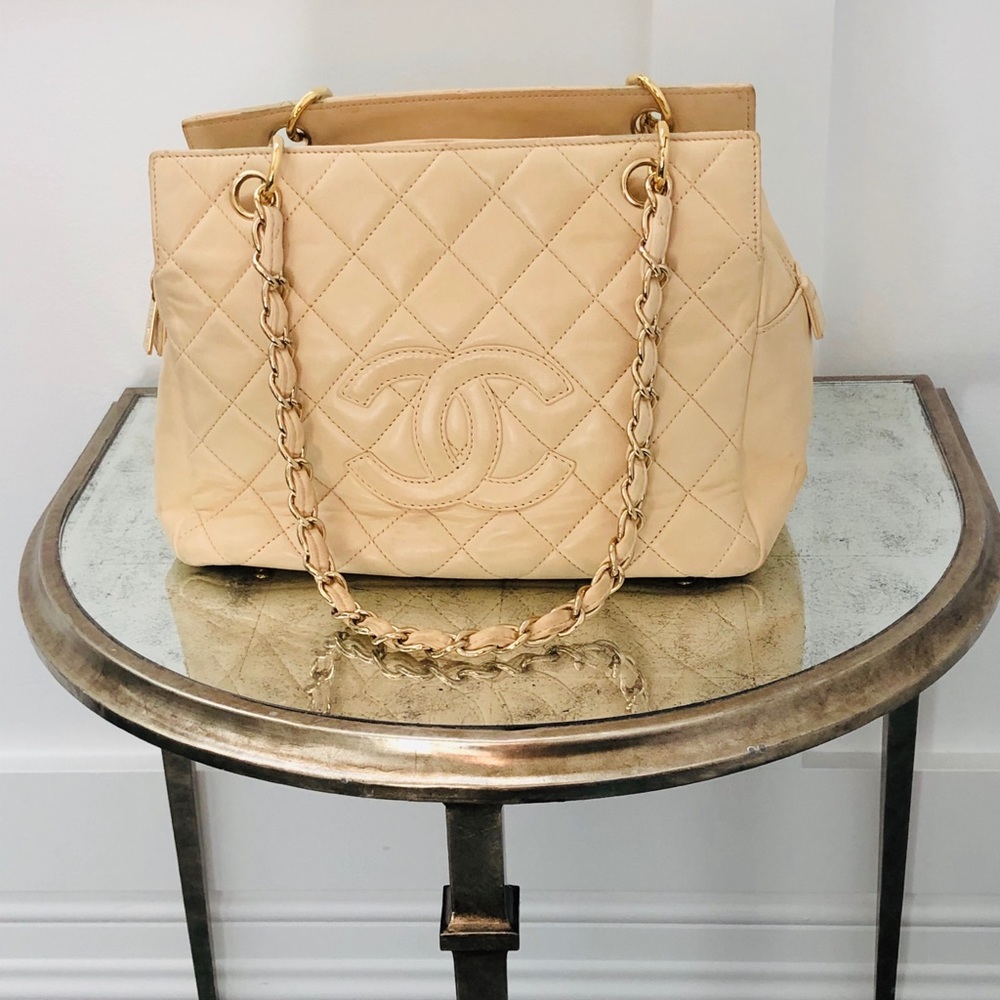 CHANEL Tote